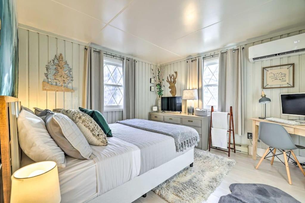 Stylish And Cozy Cabin, Walking Distance To Big Bass Lake Gouldsboro Exterior foto