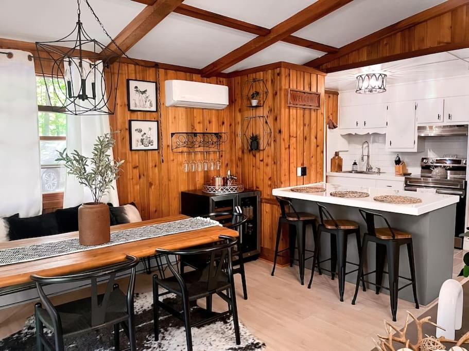 Stylish And Cozy Cabin, Walking Distance To Big Bass Lake Gouldsboro Exterior foto